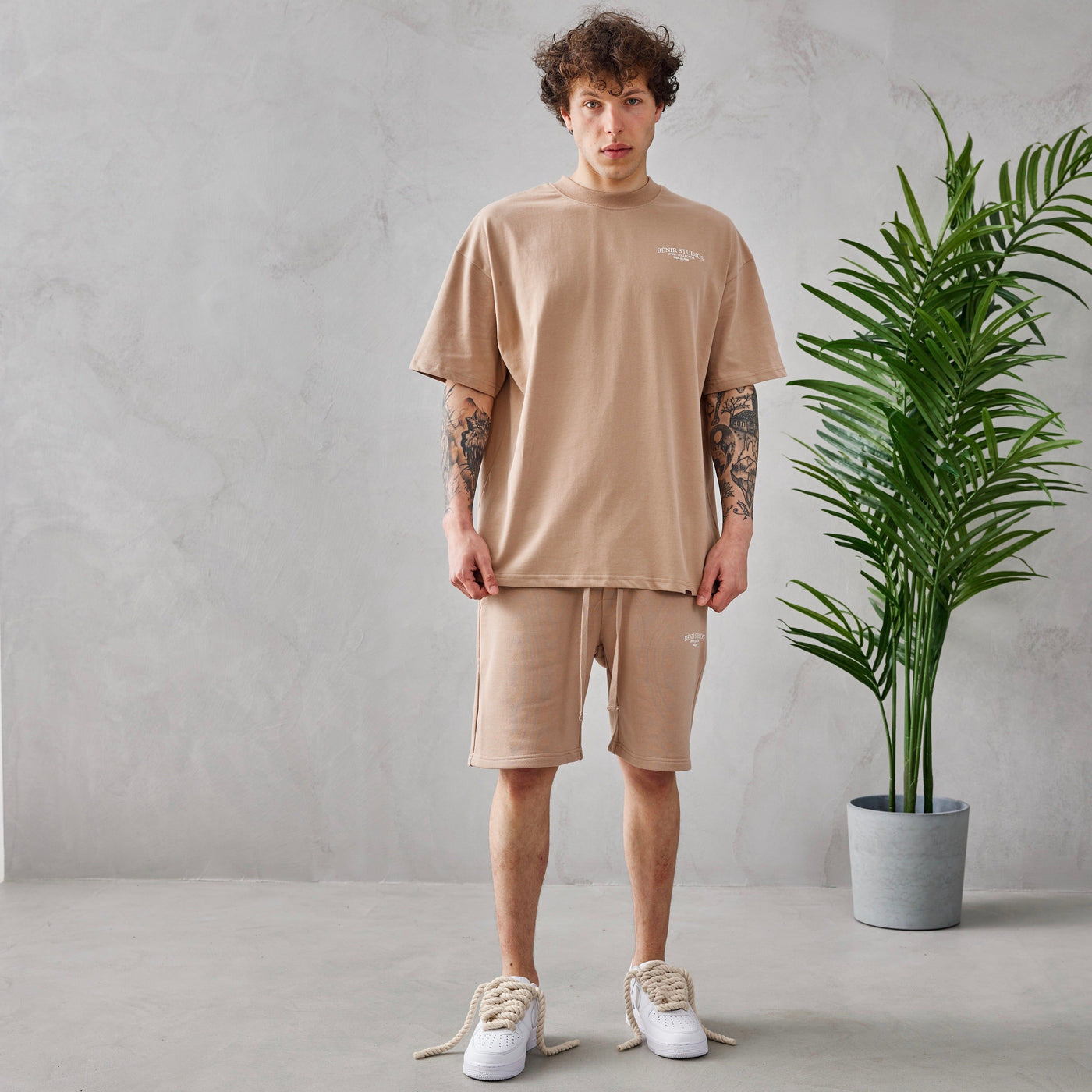 Bénir Studios Tee  - Taupe